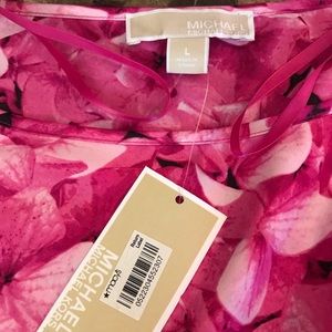 MICHAEL Michael Kors Tops - 🌸 Beautiful NWT Michael Kors blouse size L MICHAEL Michael Kors Tops - 🌸 Beautiful NWT Michael Kors blouse size L